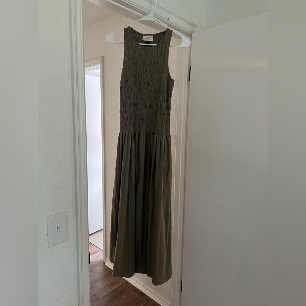 Elegant Olive Green Sleeveless Dress